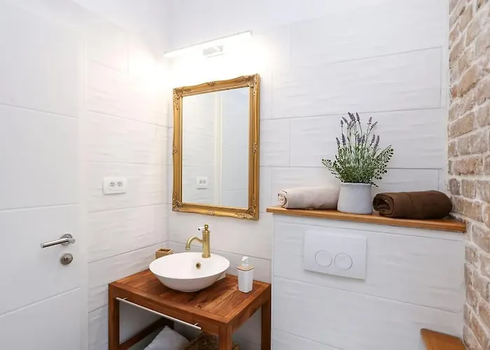 Monfrina 1, Luxury Old Town Near