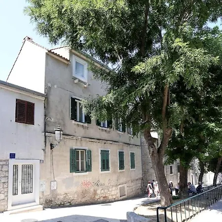 Apartment Monfrina 1, Luxury Old Town Near