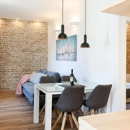 Monfrina 1, Luxury Old Town Near Apartment *