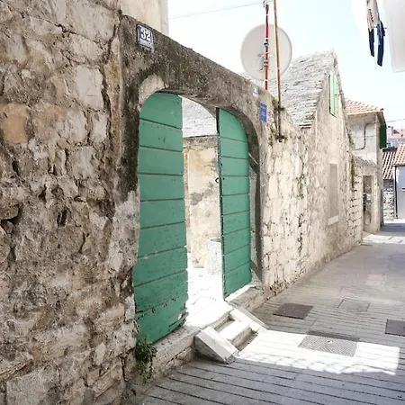 Monfrina 1, Luxury Old Town Near