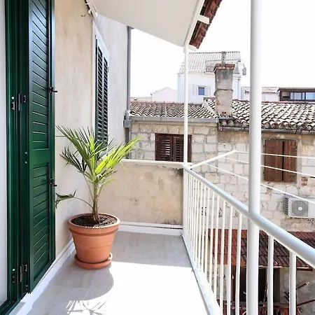 Monfrina 1, Luxury Old Town Near Apartment *