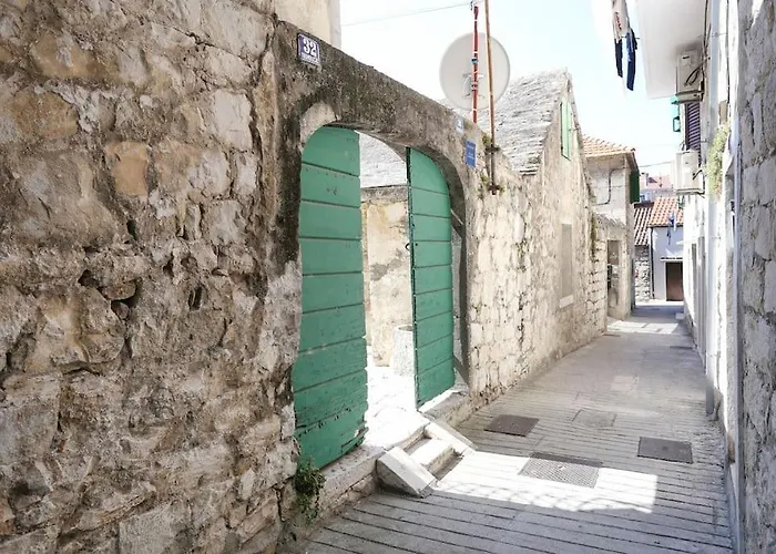 Monfrina 1, Luxury Old Town Near