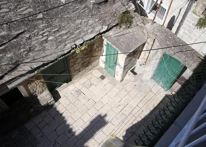 Monfrina 1, Luxury Old Town Near *